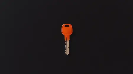Яркий оранжевый ключ на темном фоне символизирует безопасность, доступ и право собственности, идеально подходит для тем недвижимости, домовладения и концепции ключа