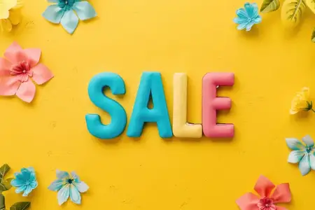 Плоская композиция с разноцветными цветами и надписью sale на желтом фоне для продвижения моды и красоты