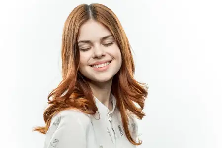 Красивая женщина с распущенными волосами, гламур, роскошь, студия