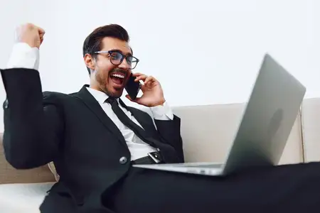 Корпоративный мужчина, предприниматель, в офисе