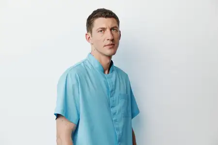 Парень, лицо, европеоидной расы, счастливый образ жизни, в рубашке, модель, портрет, привлекательный, взрослый, с выразительным лицом, красивый, уверенный, повседневный, молодой человек на…