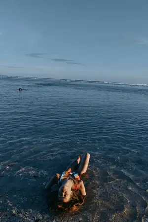 Океан, море, пловец, плавание, вода, горизонт, небо, лето, природа, голубой морской пейзаж