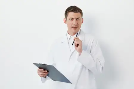 Рецепт, зрелый, помощь, мужчины, лаборатория, больница, врач, униформа, диагноз, практикующий врач, специалист, медик, серьезный, стетоскоп, пишет, профессия, опыт, планшет, профессия