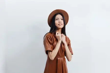 Женщина, лицо, красота, азиатская косметика, девушка, модель, длинная шляпа, портрет, черные привлекательные волосы, сексуальная, счастливая, женственность, салон, бежевый, гламур, мода, красивая…