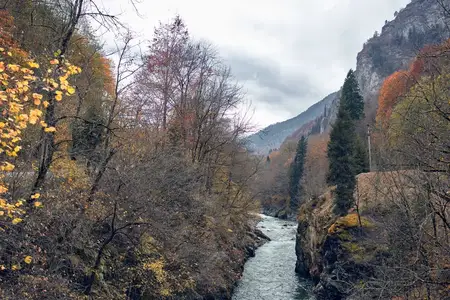 Горы, осенний лес, река, пейзаж, природа, путешествия