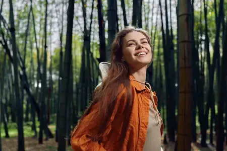 Улыбка женщины, бамбуковый лес, природа, портрет, счастье, outdoor-атмосфера